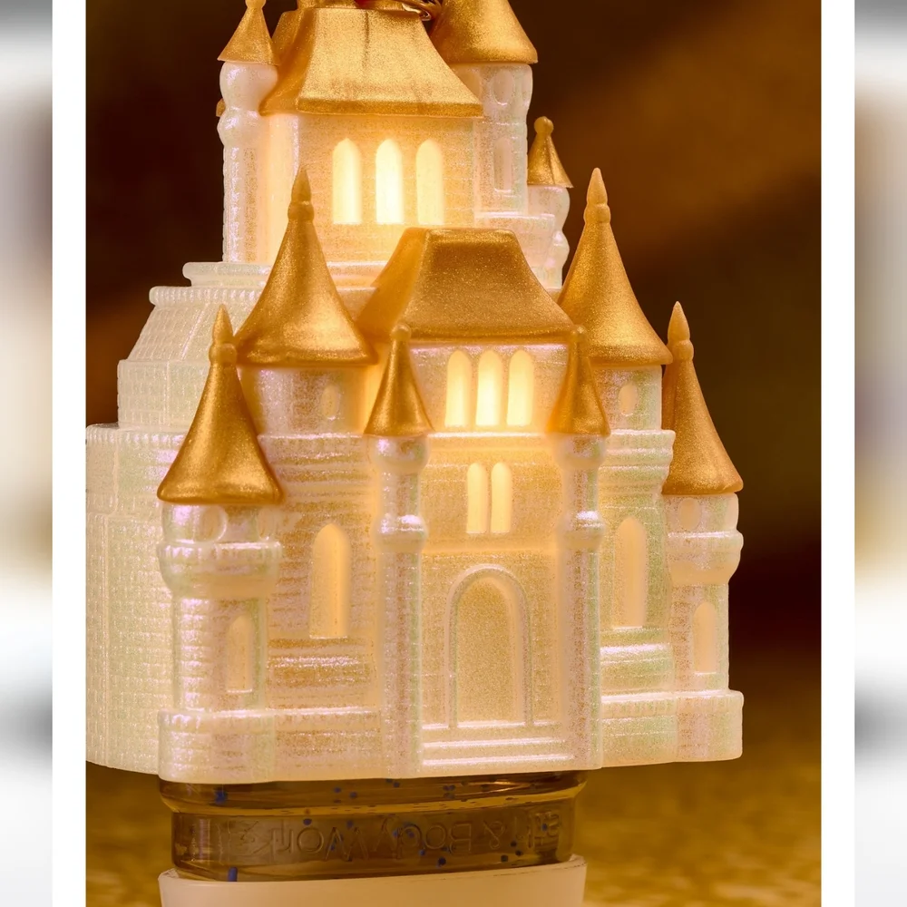 👑🤲NWT‼️Bath & Body Works Disney Princess Light-up Castle Holder w/ Sanitizers